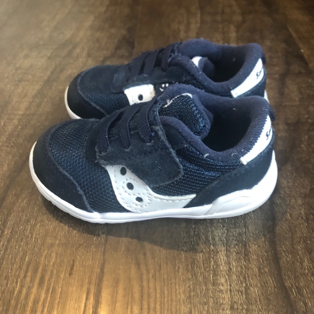 Saucony jazz navy blue shoes size 4